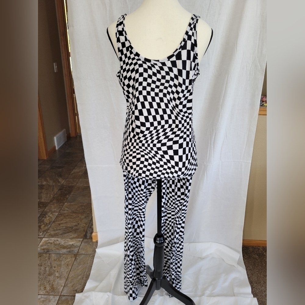 No Boundaries 2pc black & white checker psychedelic pattern butter soft flare XL - Picture 9 of 10